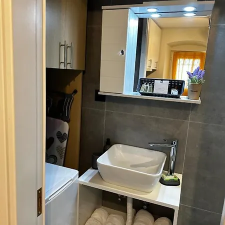 Mon Repo Tiny * Anemomylos