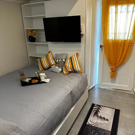 Mon Repo Tiny Anemomylos